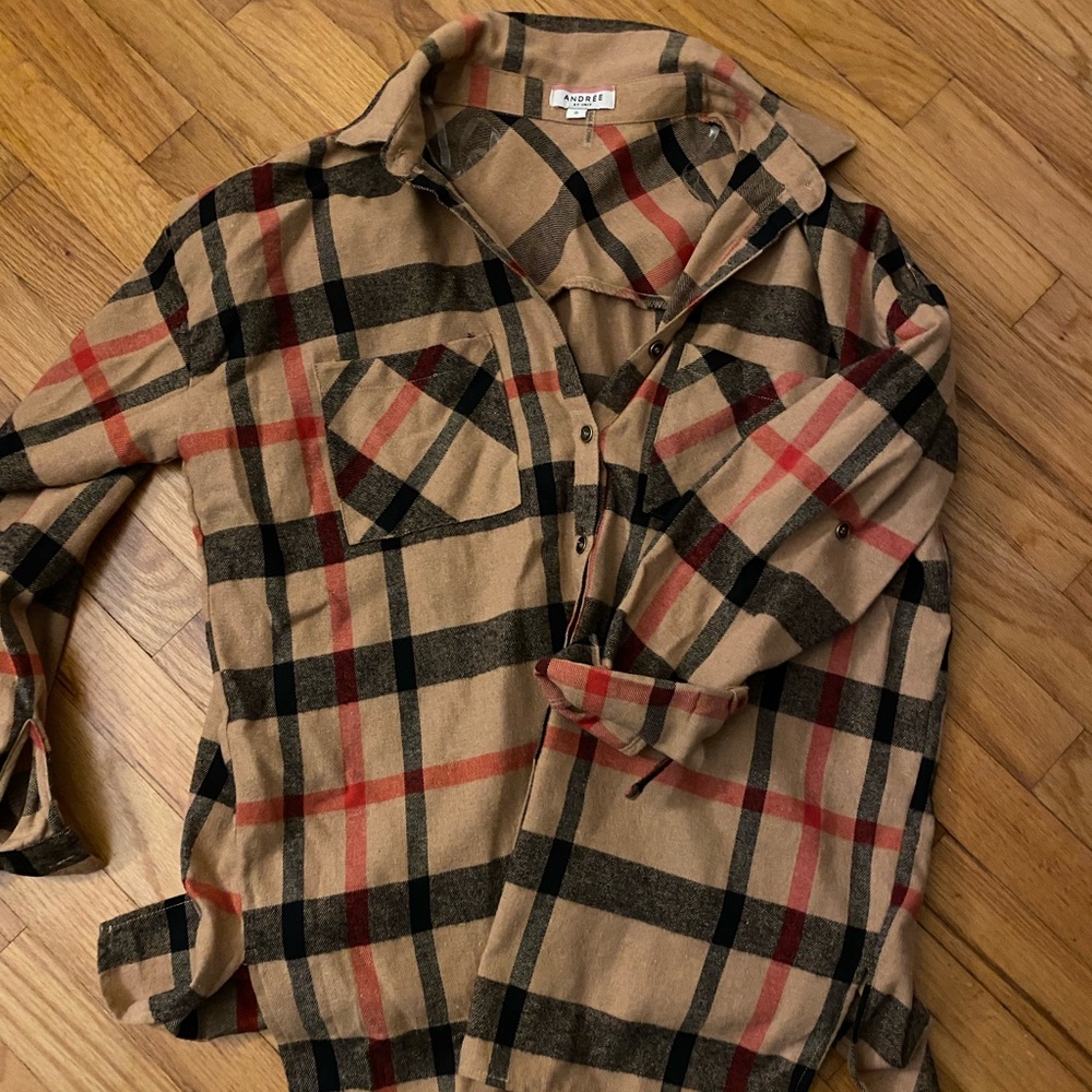 Women’s Plaid oversized shirt. Size small